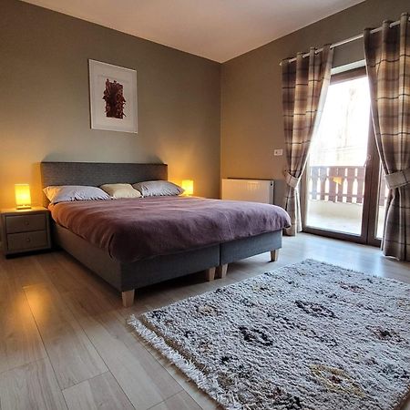 Casa Andreea. Cheerful 4-Bedroom Villa Botfalu Kültér fotó