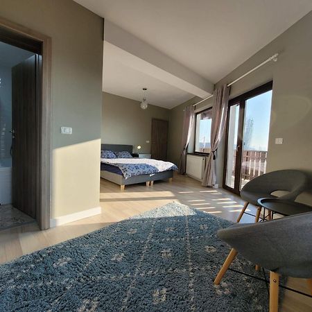 Casa Andreea. Cheerful 4-Bedroom Villa Botfalu Kültér fotó